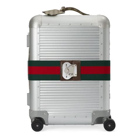 borsa portaabiti gucci|Gucci luggage.